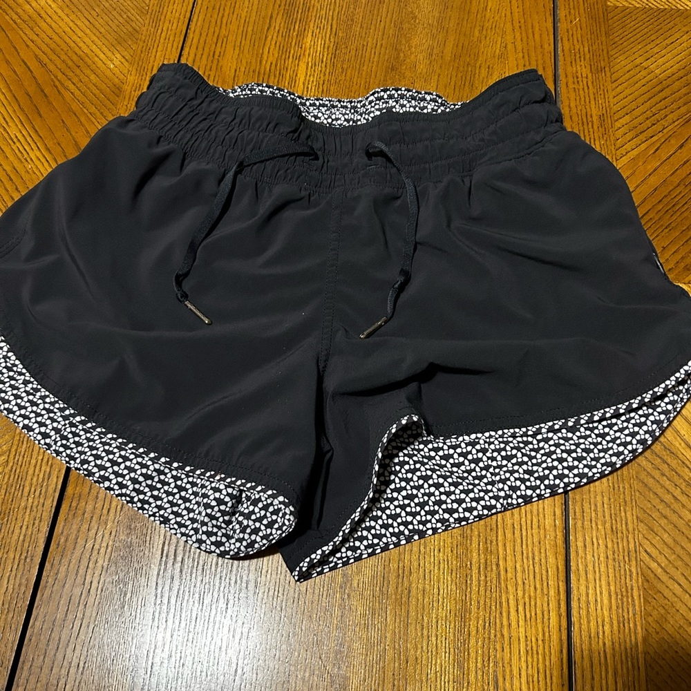 Lululemon Black/Monochromic Black 3” Reversible shorts